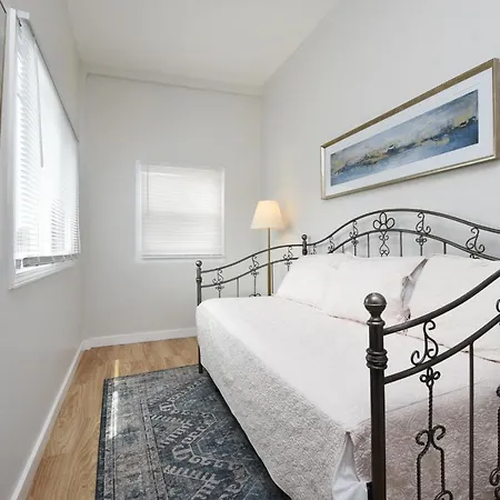Contemporary In Irving Park *