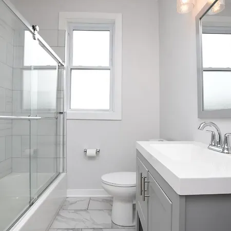 Contemporary In Irving Park Apartment *