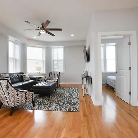 Contemporary In Irving Park