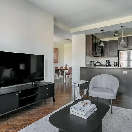 Gold Coast 1br W Grills Gym Nr Shops Park Chi-949