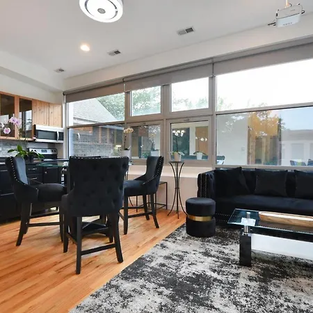 Cozy, Bright And A Great Location! Apartment Chicago