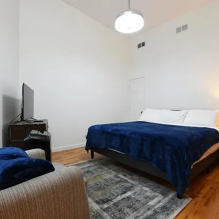 Cozy, Bright And A Great Location! Apartment Chicago