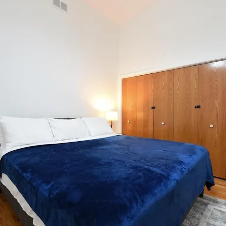Cozy, Bright And A Great Location! Apartment