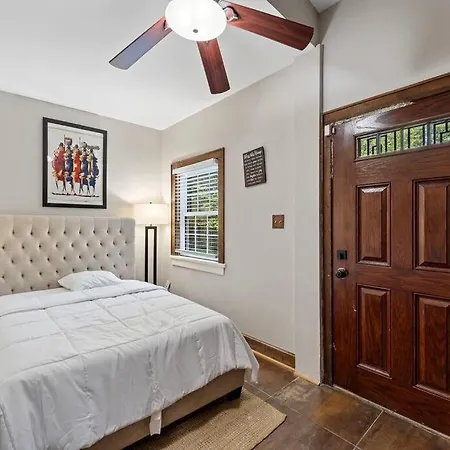 Lavish Mini Mansion Near Sox & *