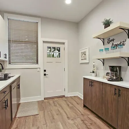 Stylish & Fully Furnished 3br Apt With Laundry Lawndale 2- Moved Inventory Apartment *