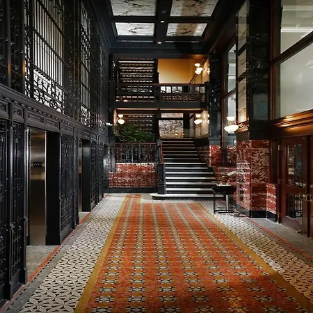Staypineapple, An Iconic Hotel, The Loop 4* Chicago