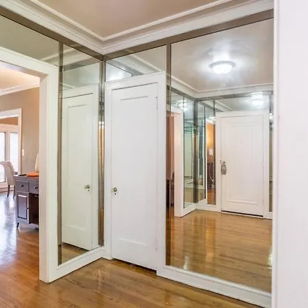 2 Blocks From 4 Bed 3 Bath Perfect For Groups Chicago