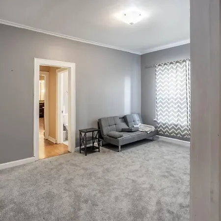 Apartment 2 Blocks From 4 Bed 3 Bath Perfect For Groups