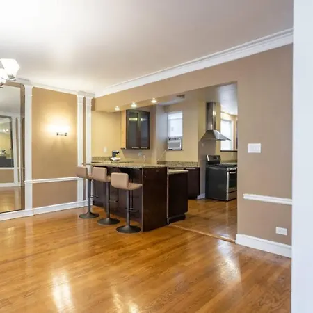 2 Blocks From 4 Bed 3 Bath Perfect For Groups