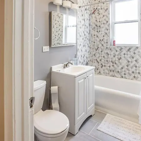 2 Blocks From 4 Bed 3 Bath Perfect For Groups * Chicago