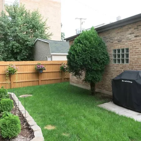 Apartment Casa Aville Is A 3-bed 2-bath With Large Dining And Ez Car Parking In Center Of Andersonville! *