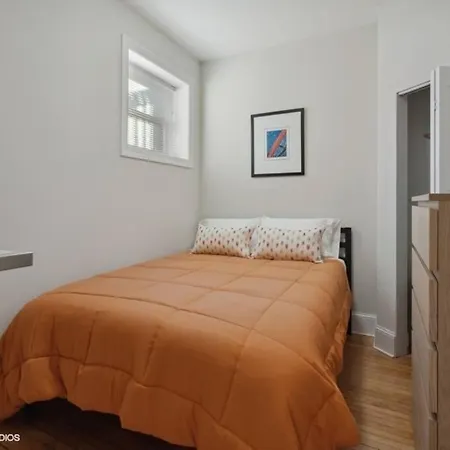 Casa Aville Is A 3-bed 2-bath With Large Dining And Ez Car Parking In Center Of Andersonville! Chicago