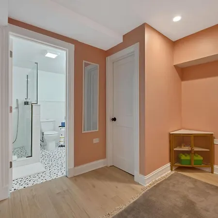 Newly Renovated 2bd Across From Palmer Square Park Apartment *
