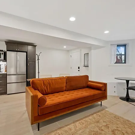 Newly Renovated 2bd Across From Palmer Square Park Chicago