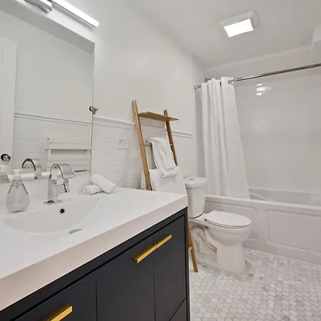 Newly Renovated 2bd Across From Palmer Square Park *