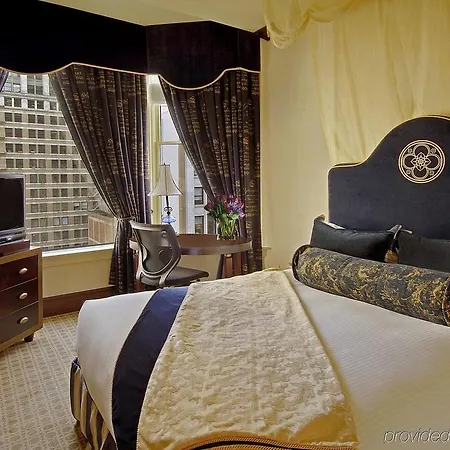 Hotel Staypineapple, An Iconic Hotel, The Loop Chicago