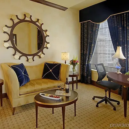Hotel Staypineapple, An Iconic Hotel, The Loop
