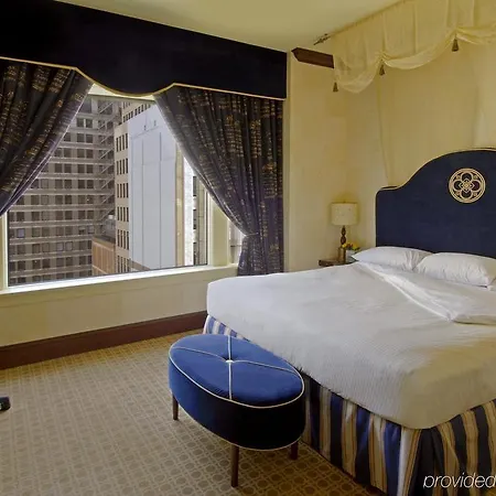 Staypineapple, An Iconic Hotel, The Loop Chicago