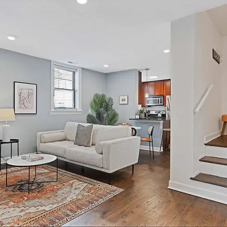 Modern Comfort 2 Bd In Iconic Lincoln Square Apartment
