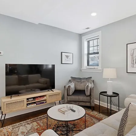 Modern Comfort 2 Bd In Iconic Lincoln Square Chicago