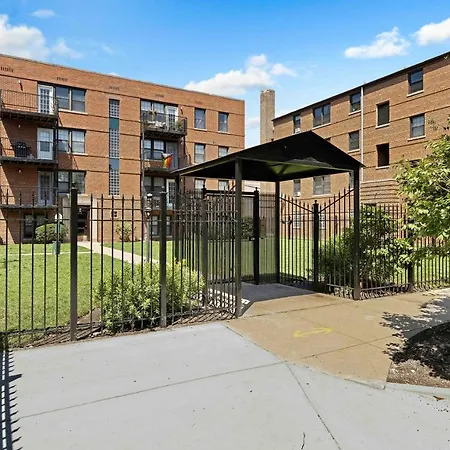 Modern Comfort 2 Bd In Iconic Lincoln Square *