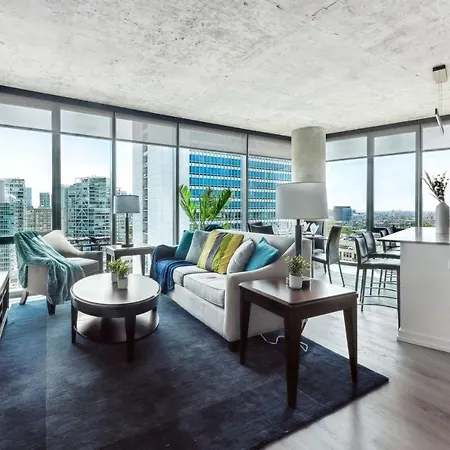 Apartment 2br Stunning River North With Pool & Views *