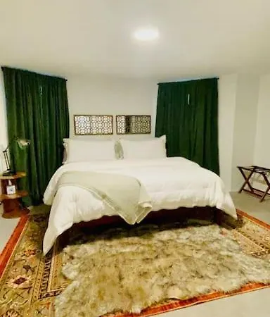 Private Garden Unit 1br/1ba *