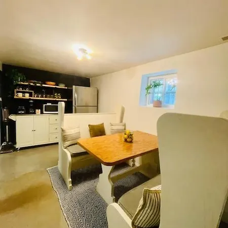 Apartment Private Garden Unit 1br/1ba *