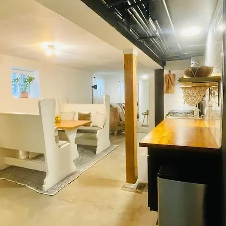 Private Garden Unit 1br/1ba Apartment