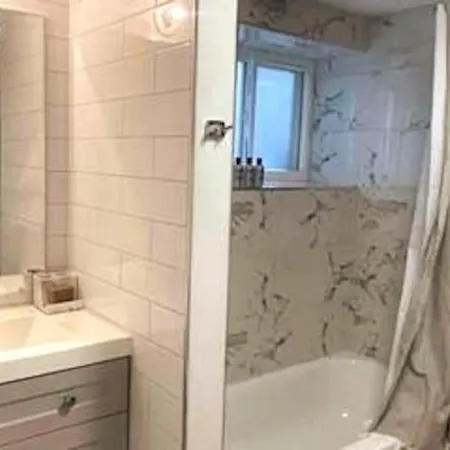 Apartment Private Garden Unit 1br/1ba Chicago