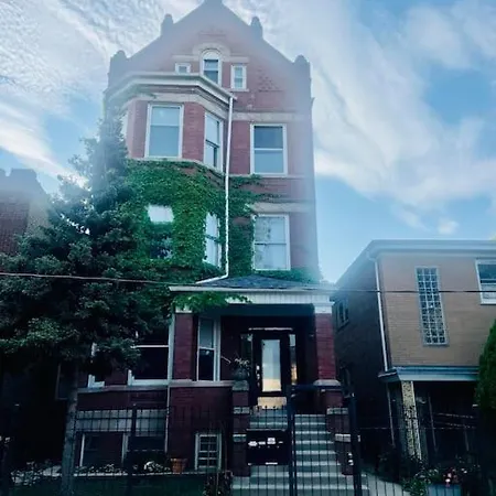 Private Garden Unit 1br/1ba Chicago