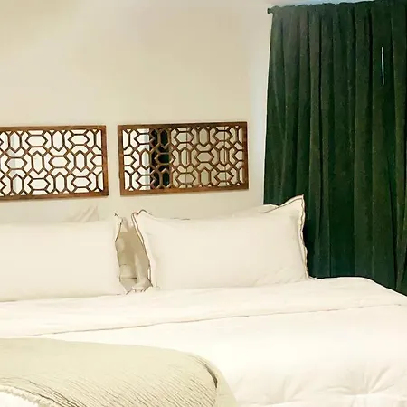 Private Garden Unit 1br/1ba Apartment
