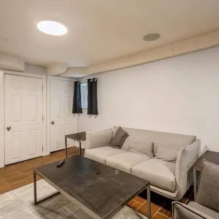 2 Bed / 1 Bath Near O'hare Apartment *