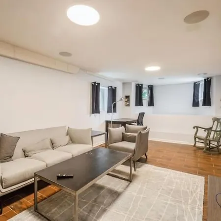 2 Bed / 1 Bath Near O'hare Apartment *