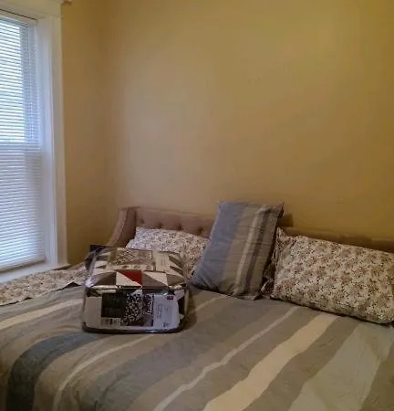First Floor Apartment,close To Restaurants, Expressway, Hospitalsls Apartment *