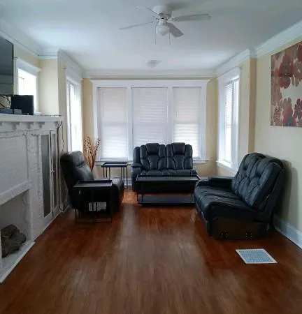 First Floor Apartment,close To Restaurants, Expressway, Hospitalsls *