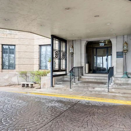 Apartment Gold Coast W Doorman Gym 2 Blocks To L Chi-916 Chicago
