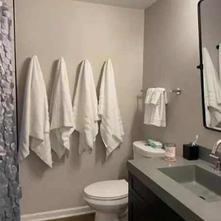Lovely 2-bedroom Unit Near And Museum Apartment