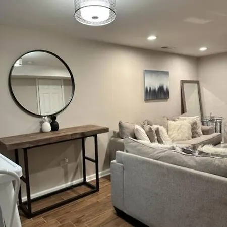 Apartment Lovely 2-bedroom Unit Near And Museum