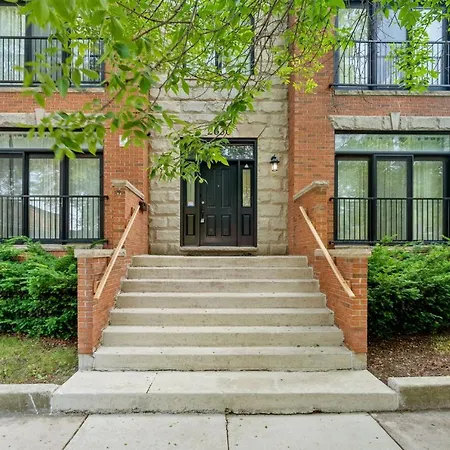 Holiday home Spacious Luxury Retreat 8 Bed Oasis With 6 Baths Chicago