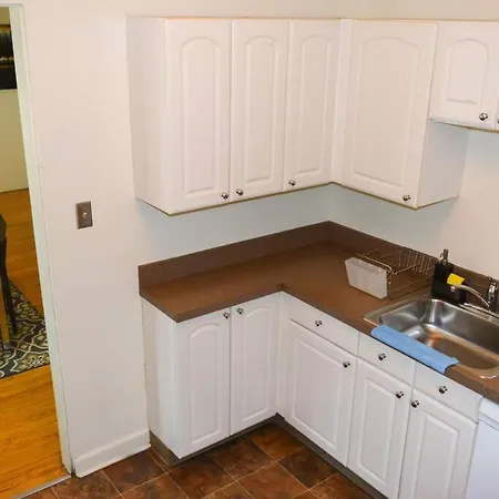 Stunning 3br Close To Shopping Center *