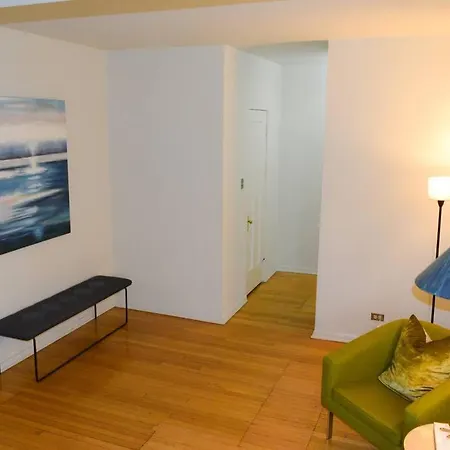 Stunning 3br Close To Shopping Center