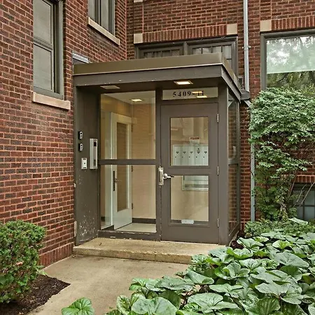 Apartment Stunning 3br Close To Shopping Center *