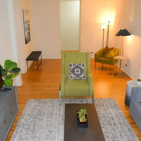 Apartment Stunning 3br Close To Shopping Center Chicago