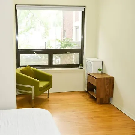 Apartment Stunning 3br Close To Shopping Center *