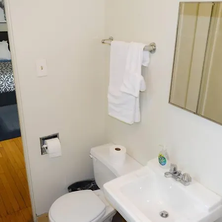 Stunning 3br Close To Shopping Center Apartment
