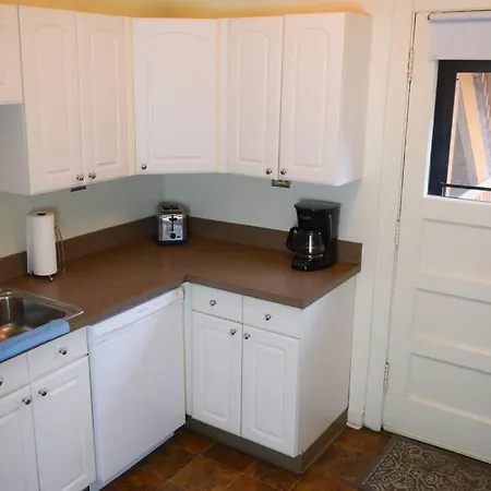 Stunning 3br Close To Shopping Center *