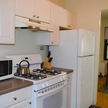 Apartment Stunning 3br Close To Shopping Center
