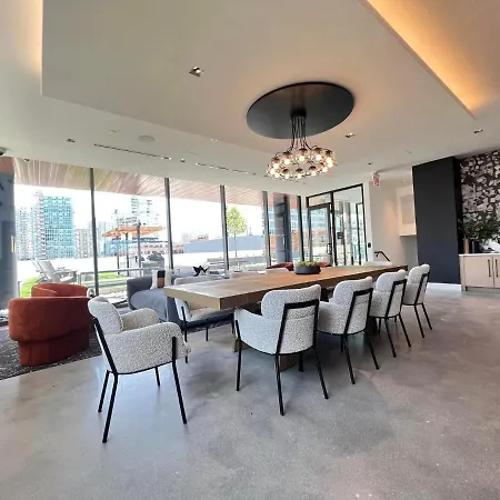 Brand New Luxe Convertible Studio/downtown Views