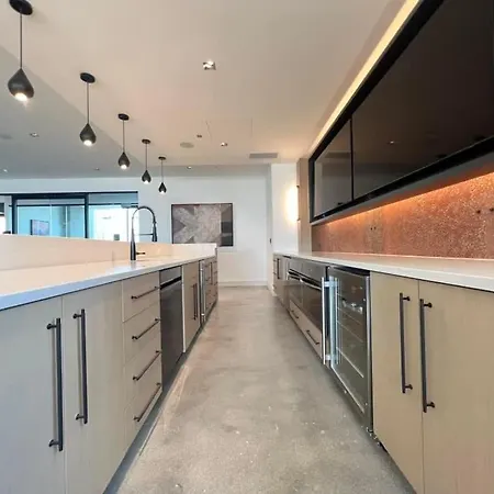 Apartment Brand New Luxe Convertible Studio/downtown Views *